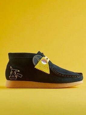 NEW Clarks Kids Wallabee Mist K Black Suede Pokemon Print 26169540 Pikachu